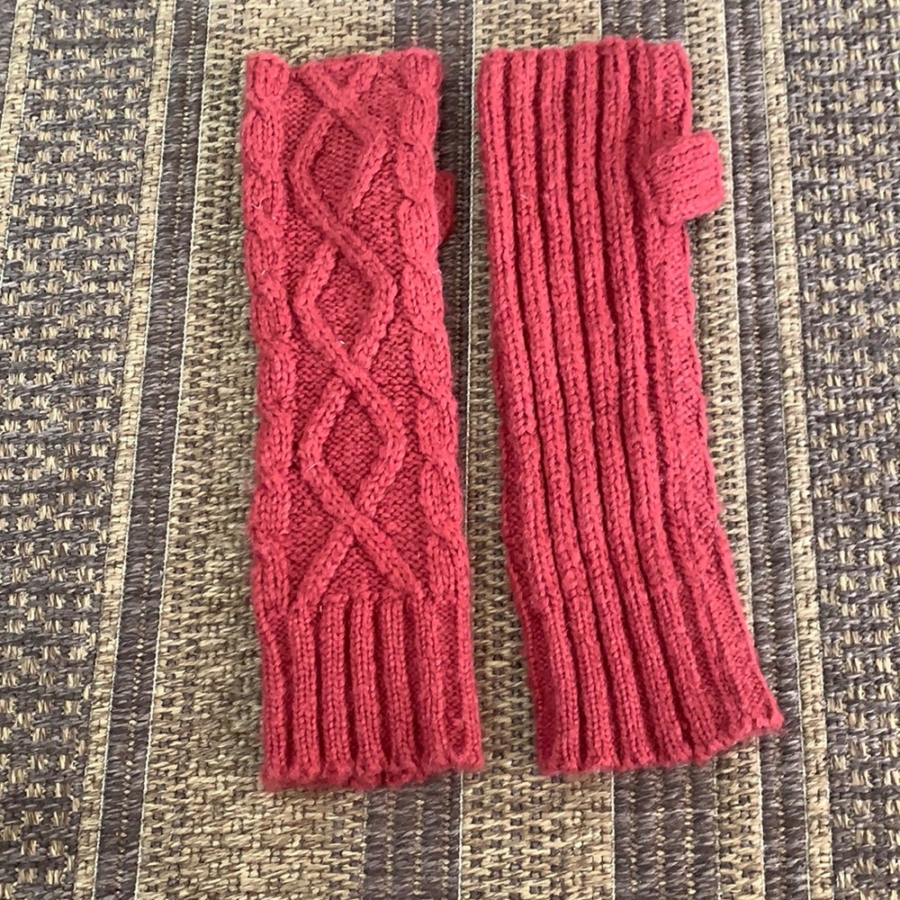 Beautiful knitted open finger gloves